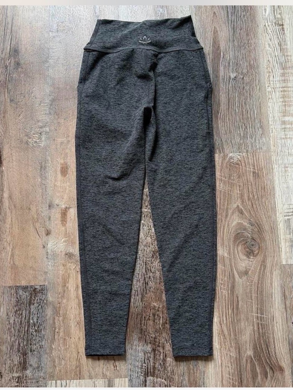 Beyond Yoga Leggings With Pockets 
Space Dye Black Charcoal Grey
Size XS